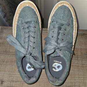 G By Guess Denim and Jute Lace Up Sneakers Size 9M Stars Detail